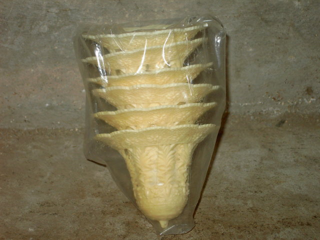 WEDDING BELL CAKE TOP DECORATION BRIDAL PARTY CELBRATION DESSERT TOPPER WILTON 1973