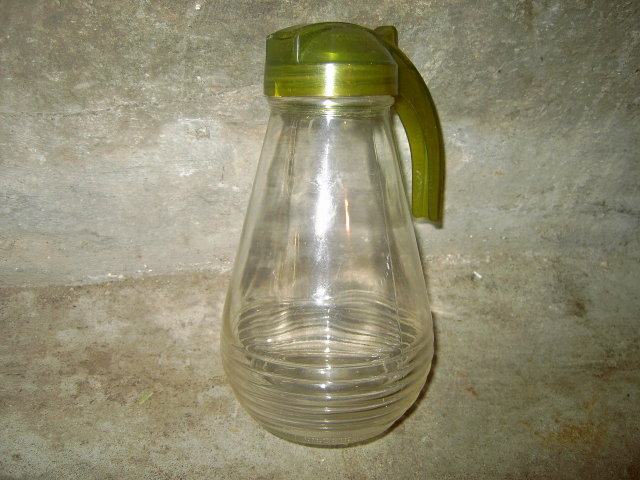 HAZEL ATLAS LARGE GLASS SYRUP PITCHER SAUCE DISPENSER GREEN PLASTIC LID