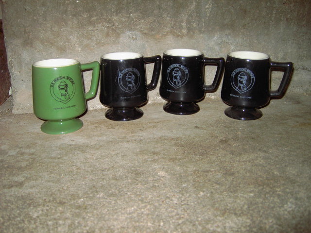 UNITED STATES U S PUMP VERTICAL MOTORS MUG FOOTED COFFEE CUP BLACK GREEN GLAZE ADVERTISING UTENSIL