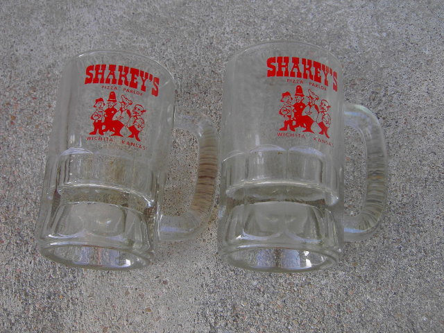 SHARKEYS PIZZA PARLOR WICHITA KANSAS ADVERTISING GLASS BEER MUG LOUNGE BAR TANKARD