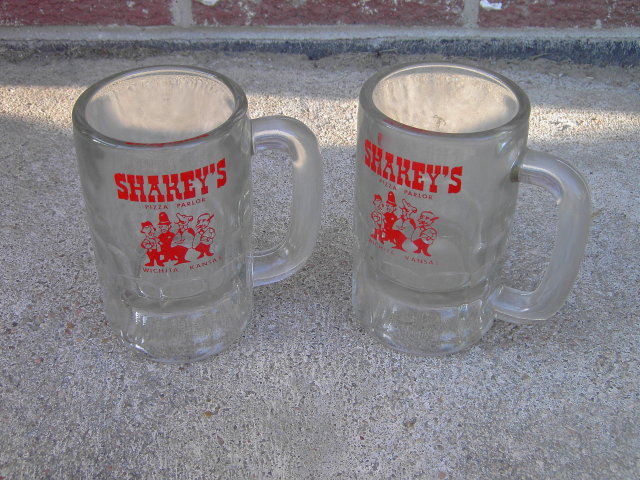 SHARKEYS PIZZA PARLOR WICHITA KANSAS ADVERTISING GLASS BEER MUG LOUNGE BAR TANKARD