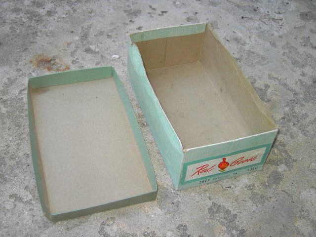 RED GOOSE SHOEBOX CHILDRENS SIZZLER FOOT APPAREL ADVERTISING CARDBOARD BOX