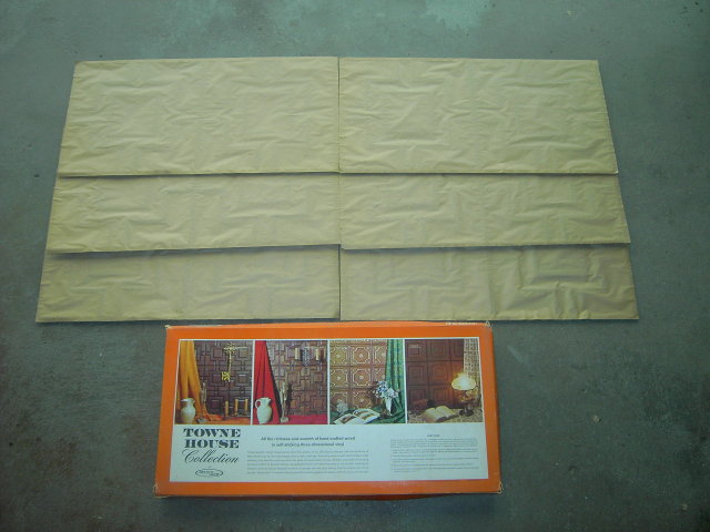 SPANISH WOOD LOOK VINYL DOOR PANEL DECORATION DECAL 1968 TOWNE HOUSE COLLECTION ORIGINAL BOX ELMSFORD NEW YORK DECRO WALL ADVERTISING SLEEVE