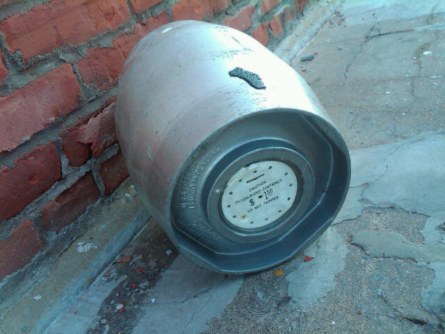 HAMMS DRAFT BEER BARREL REYNOLDS WRAP ALUMINUM TAPPER KEG RETRO BAR TOOL LOUNGE DECORATION