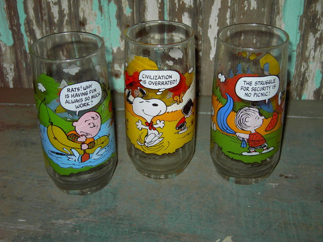 PEANUTS CAMP SNOOPY CARTOON GLASS TUMBLER MCDONALDS FAST FOOD CUP