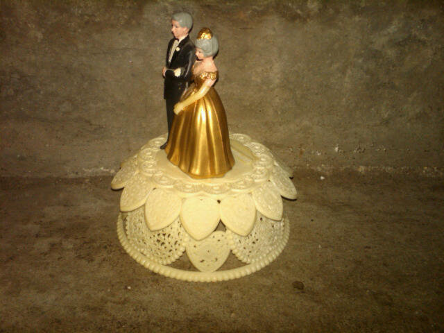 CAKE TOPPER FIGURAL DESSERT DECORATION GOLD ANNIVERSARY CELEBRATION FIGURINE