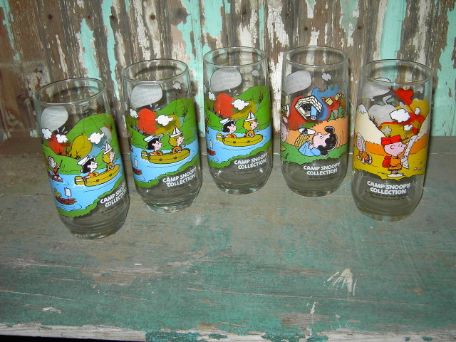 CHARLES SCHULZ PEANUTS CAMP SNOOPY GLASS TUMBLER MCDONALDS FAST FOOD COLLECTIBLE CUP