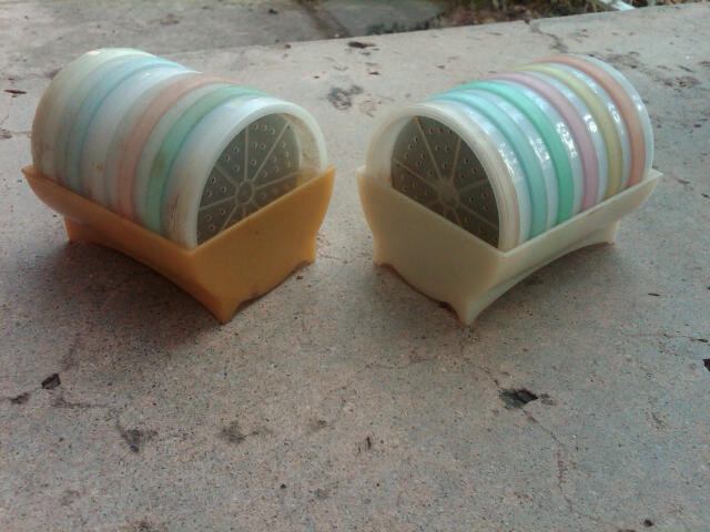 TUPPERWARE DRINK COASTER SET RETRO PASTEL PLASTIC TABLE BAR ACCESSORY