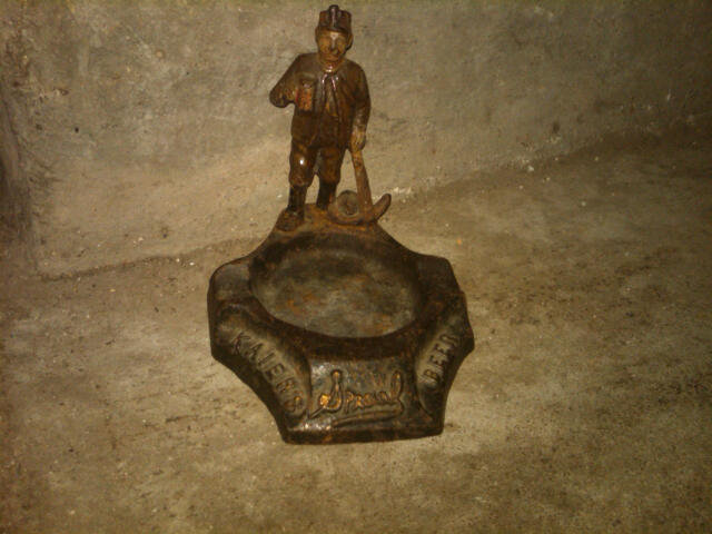 KAIERS SPECIAL BEER CAST IRON WORK MAN ASHTRAY MAHANOY CITY PENNSYLVANIA BREWERY ADVERTISING PIECE