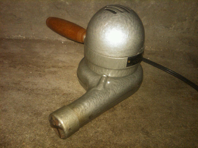 ESKIMO MODEL 776 ELECTRIC HAIR DRYER HOT AIR BLOWER BERSTED FOSTORIA OHIO OAKVILLE ONTARIO CANADA MANUFACTURED BEAUTY CARE APPLIANCE