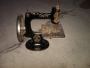 SINGER TOY SEWING MACHINE CHILDRENS SEAMSTRESS TOOL STITCHING DEVICE