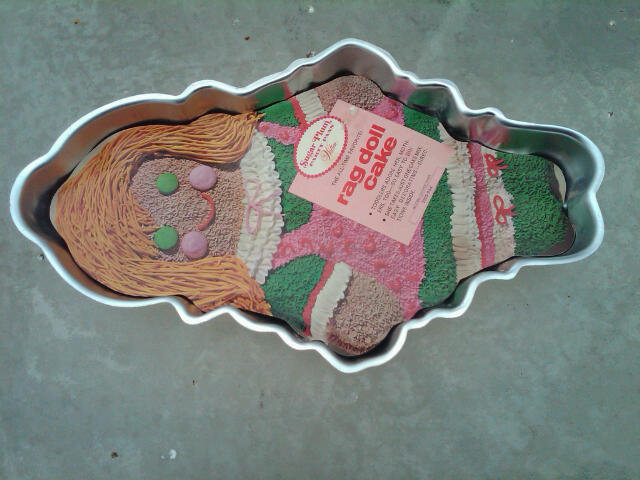 RAG DOLL ALUMINUM CAKE MOLD SUGAR PLUM PARTY PAN WILTON 1971 DESSERT BAKING ACCESSORY