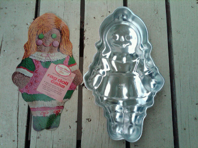 RAG DOLL ALUMINUM CAKE MOLD SUGAR PLUM PARTY PAN WILTON 1971 DESSERT BAKING ACCESSORY