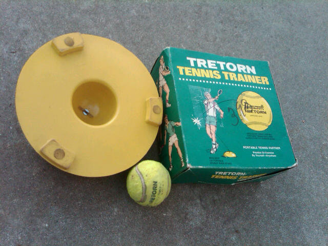 BANCROFT TRETORN COURT COLLECTIBLE EQUIPMENT TENNIS BALL TRAINER WOONSOCKET RHODE ISLAND BOX SWEDEN YELLOW RUBBER STAND