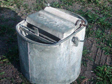 DELUXE BRAND GALVANIZED STEEL MOP BUCKET SCRUB PAIL