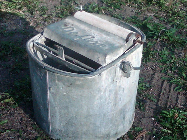 DELUXE BRAND GALVANIZED STEEL MOP BUCKET SCRUB PAIL