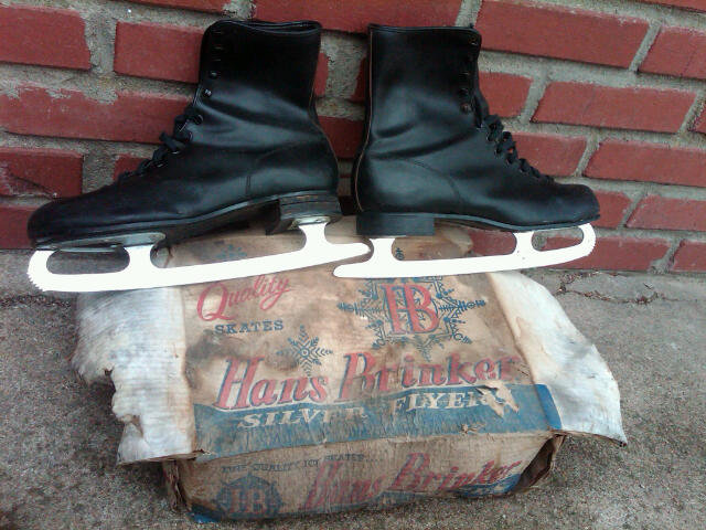 MENS ICE SKATES CANADIAN MADE WINTER OUTDOOR APPAREL HANS BRINKER SILVER FLYER ROUGH ADVERTISING BOX