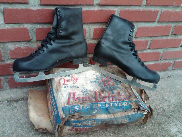 MENS ICE SKATES CANADIAN MADE WINTER OUTDOOR APPAREL HANS BRINKER SILVER FLYER ROUGH ADVERTISING BOX