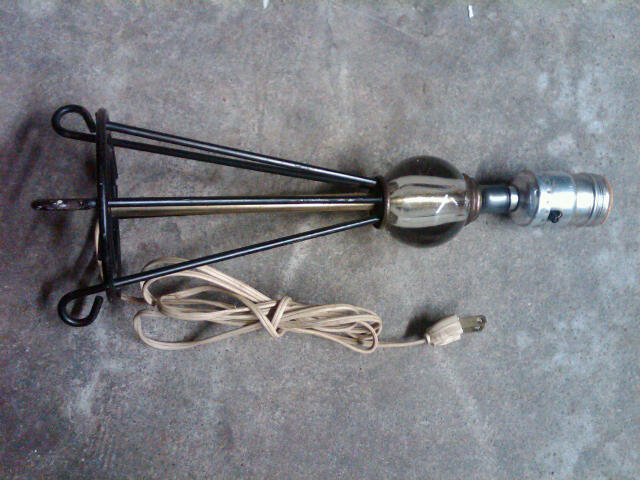 GLASS SPHERE BALL LAMP ROCKET SHIP LOOK STEEL WIRE ELECTRIC LIGHT 1950'S DESK ACCESSORY LIGHTING DEVICE