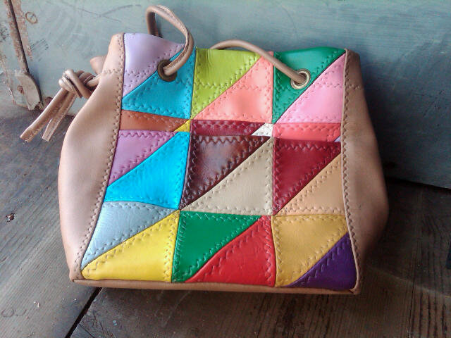 COLORFUL RAINBOW VINYL PURSE RETRO HANDBAG TOTE HAYGOOD TIGARD OREGON ADVERTISING TAG