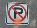 NO PARKING ROAD HIGHWAY SIGN STEEL WALL DECORATION DORM ROOM FIXTURE