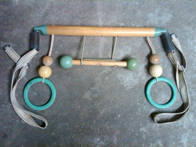 BABY CRADLE GYM JADE GREEN PLASTIC HOOP RING TOY WOODEN BEAD BED ACCESSORY