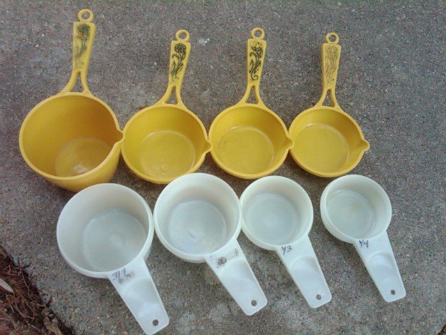 TUPPERWARE MEASURING CUP SET RETRO DRY INGREDIENT SCOOP KITCHEN UTENSIL TOOL
