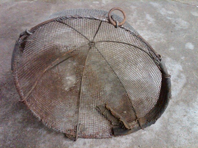 CALF WEAN STEEL MESH BASKET MAMMAL ANIMAL WEANLING UTENSIL FARM RANCH TOOL GARDEN FLORAL FLOWER DISPLAY PIECE