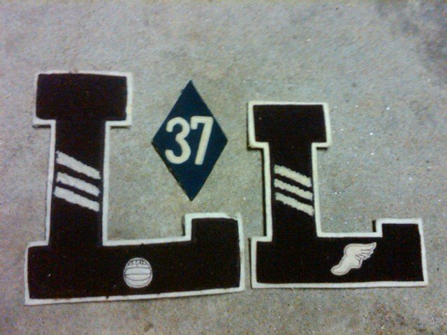 VARSITY LETTER L HIGH SCHOOL JACKET PATCH 1937 BASKETBALL TRACK FIELD SPORT ACHIEVEMENT AWARD LOWE CAMPBELL ATHLETIC GOODS