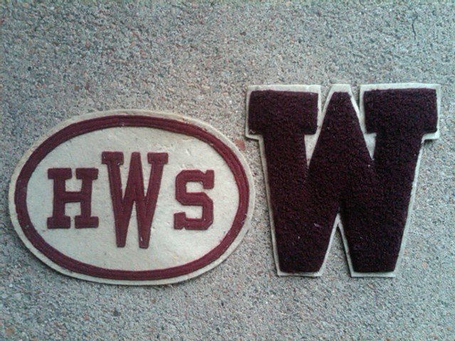 VARSITY LETTER W HIGH SCHOOL JACKET GARMENT APPAREL PATCH SPORT ACHIEVEMENT AWARD SWEATER DECORATION