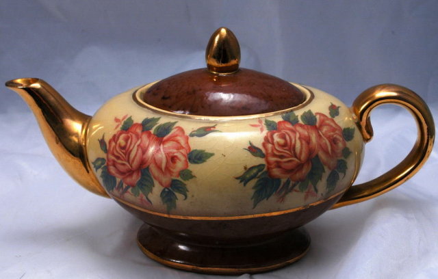Aladdin's Lamp Style Teapo Hand painted Roses & Gold Trim * PRICED REDUCED!**