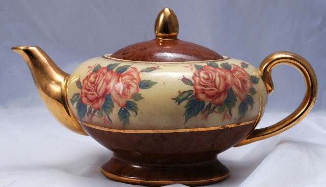 Aladdin's Lamp Style Teapo Hand painted Roses & Gold Trim * PRICED REDUCED!**