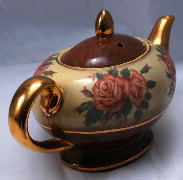 Aladdin's Lamp Style Teapo Hand painted Roses & Gold Trim * PRICED REDUCED!**