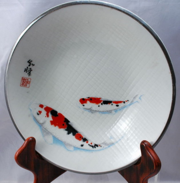 ARTIST SIGNED JAPANESE KOI CARP HAND PAINTED BOWL