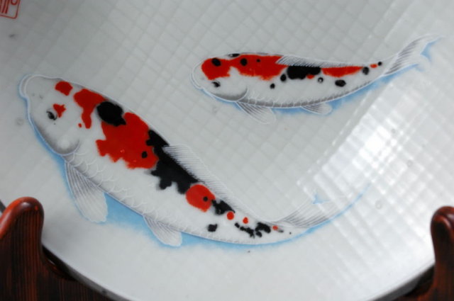 ARTIST SIGNED JAPANESE KOI CARP HAND PAINTED BOWL