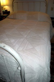Vintage Crochet Ecru & Light Beige Bedspread Popcorn Nubby Squares 148