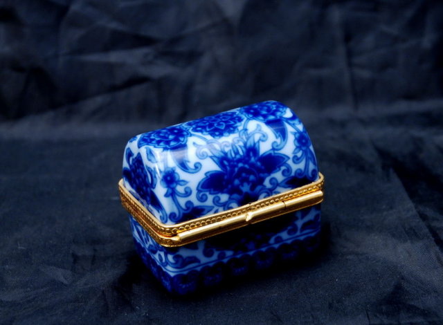 Shibata of Japan Blue White Porcelain Mini Trinket Box Chest