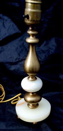 Vintage ! Mexican Onyx Brass Table Dresser Lamp Vintage
