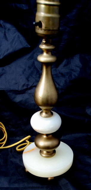 Vintage ! Mexican Onyx Brass Table Dresser Lamp Vintage