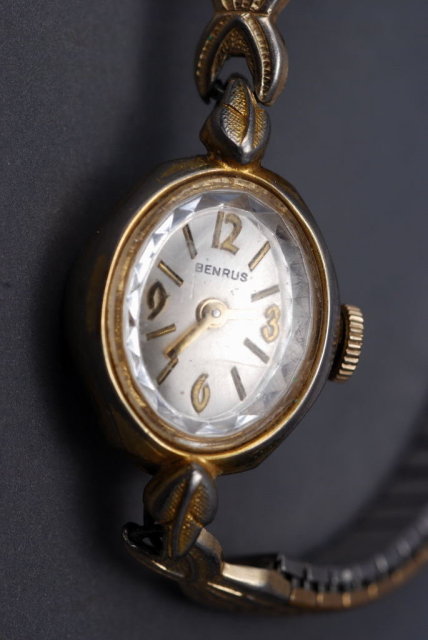 Vintage Benrus Ladies Wrist Watch - Works!