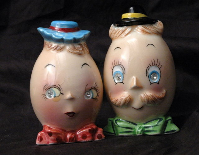 Pair of Mrs and Mr. Egg Head Humpty Dumpty Salt Pepper shakers