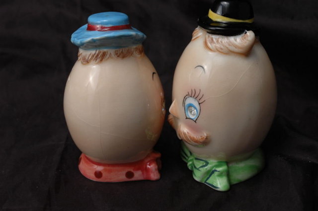 Pair of Mrs and Mr. Egg Head Humpty Dumpty Salt Pepper shakers