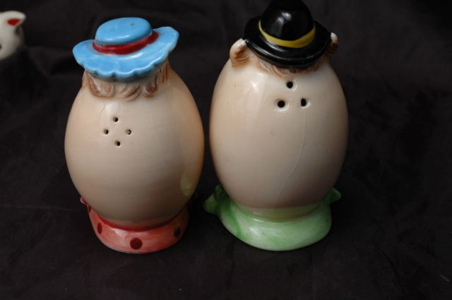 Pair of Mrs and Mr. Egg Head Humpty Dumpty Salt Pepper shakers