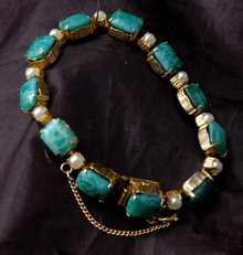 Green Glass Stones & Pearls Links Bracelet Gold with Safety Chain