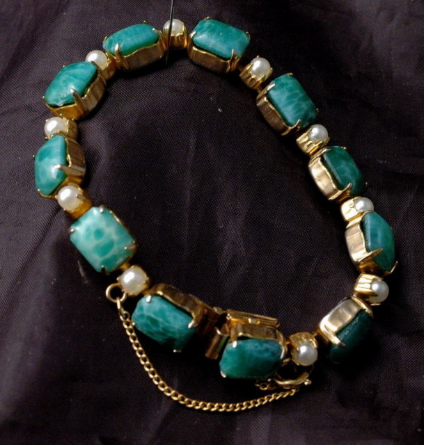 Green Glass Stones & Pearls Links Bracelet Gold with Safety Chain