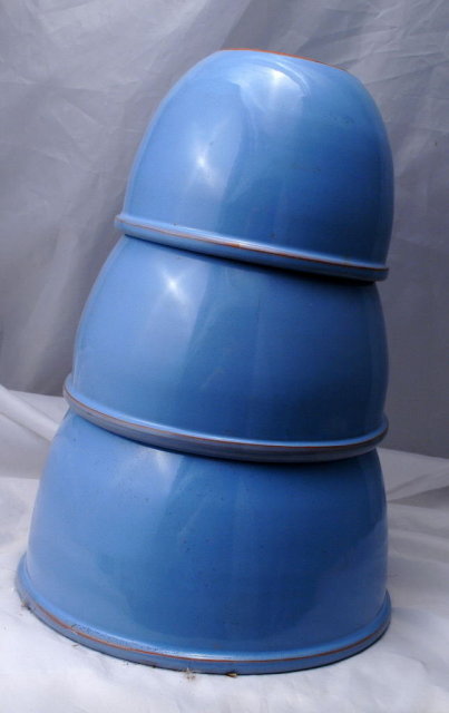 Old Blue Glaze Pottery Nesting Mixing Bowls x 3
