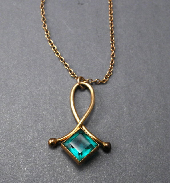 Vintage Simmons Green Stone Pendant Necklace