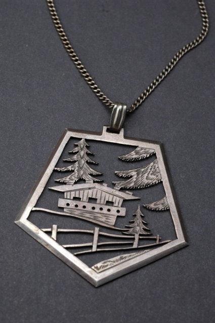 Sterling Silver Chain & Japanese House Landscape Scene Pendant Necklace