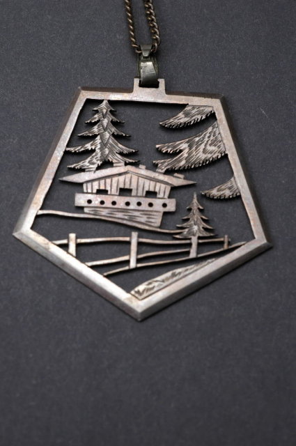Sterling Silver Chain & Japanese House Landscape Scene Pendant Necklace