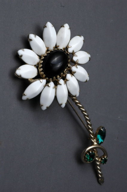 Large Vintage Black Centered White Daisy Brooch